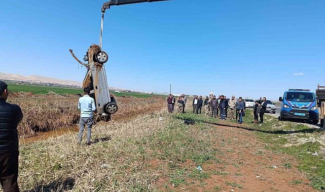 Şanlıurfa'da tahliye kanalına devrilen otomobilin sürücüsü yaralandı
