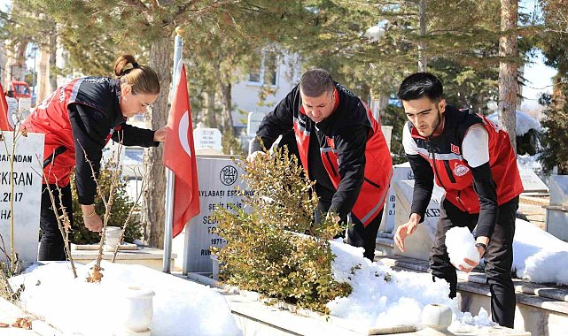 Şehit kabirleri bayram öncesi ziyaret ediliyor