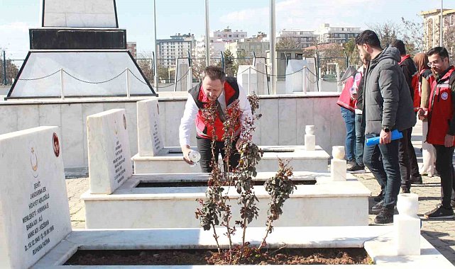 Siirt'te bayram öncesi şehitliklerde bakım, onarım ve temizlik seferberliği