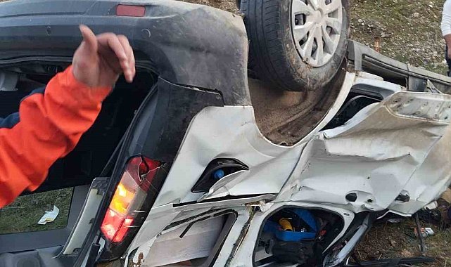 Siirt'te otomobil şarampole yuvarlandı: 1 ölü, 2 yaralı