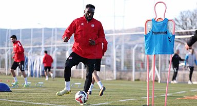 Sivasspor'da Esenler Erokspor hazırlıkları başladı