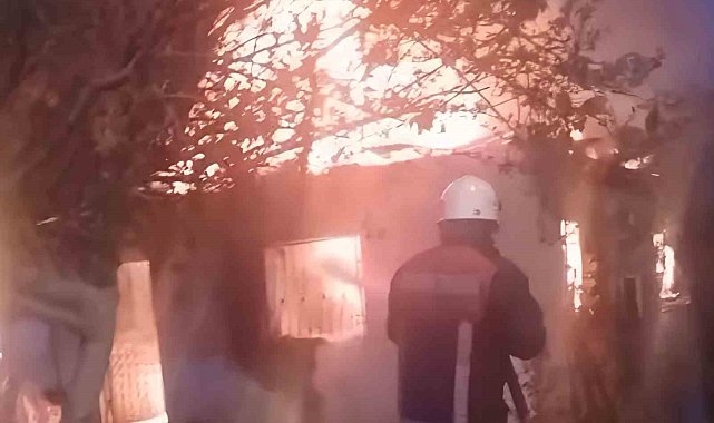Sobadan çıkan yangın evi kül etti