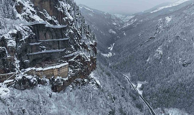 Sümela Manastırı beyaza, Altındere Vadisi sessizliğe büründü