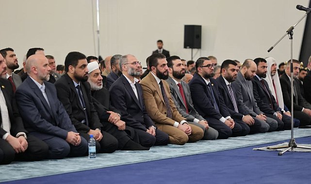 Suriye Devlet Başkanı Başkan eş-Şara, bayram namazını Halk Sarayı'nda kıldı