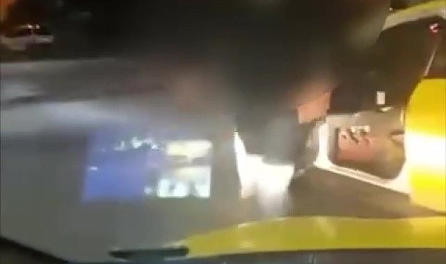 Taksici, meslektaşının önünü kesip tehdit etti