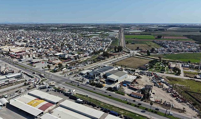 Tarsus'ta çiftçileri sevindiren yol çalışması