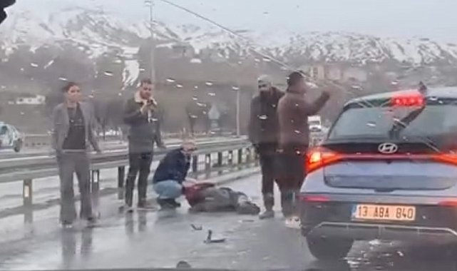 Tatvan'da otomobilin çarptığı bisiklet sürücüsü ağır yaralandı