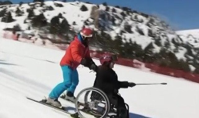 Tekerlekli sandalyeyle kayak yaparak hayalini gerçekleştirdi