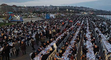 Tekirdağ'ın en büyük iftar sofrası: 8 bin kişi aynı anda orucunu açtı