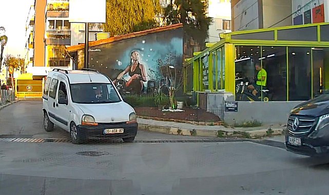 Ters yöne giren sürücünün kural ihlali araç kamerasına yansıdı