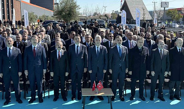 Ticaret Bakanı Bolat: "İran'la ticari taşımalar kontrollü bir şekilde devam ediyor"