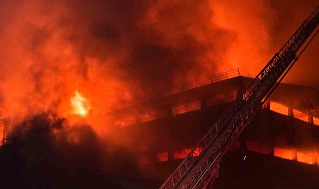 Trabzon'da fındık fabrikasındaki yangına müdahale devam ediyor