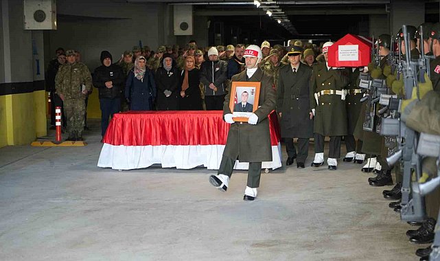 Türk bayrağına sarılı naaşıyla memleketine uğurlandı