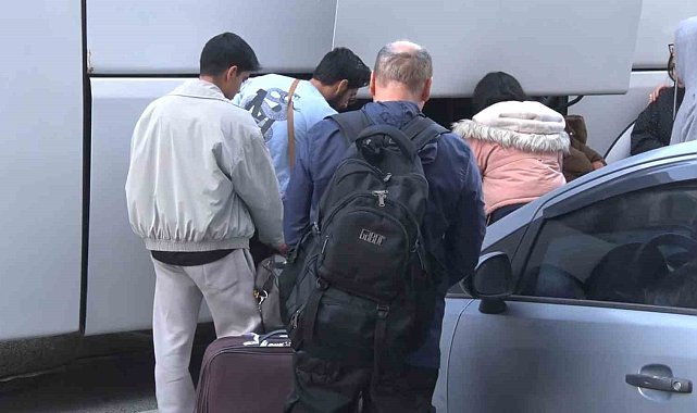 Ülkelerine giden İranlılardan Amerika ve İsrail'e tepki