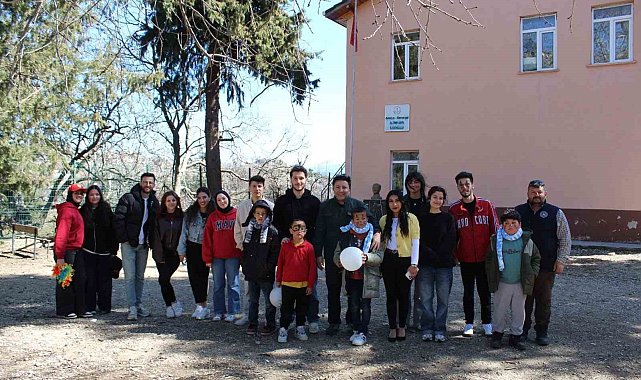 Üniversite öğrencileri köy okulunu yeniledi
