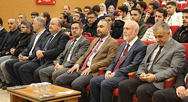 Üniversitesi gençler Kur'an-ı Kerim'i güzel okumak için yarıştı