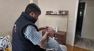 Uşak Belediyesi yaptığı sosyal yardımlar ve sağladığı desteklerle gönülleri kazanıyor