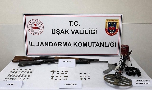Uşak'ta tarihi eser kaçakçıları 63 sikkeyle yakalandı