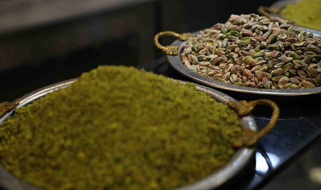 Uzmanından 'ucuz tatlı' uyarısı: Yer fıstığı ve kabak çekirdeğini fıstık diye satıyorlar