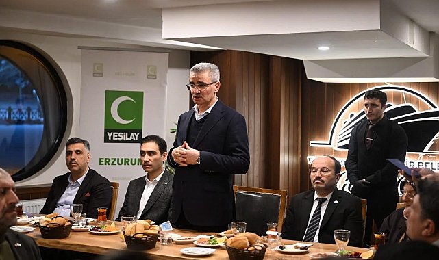 Vali Baruş, Yeşilay'ın iftar programına katıldı