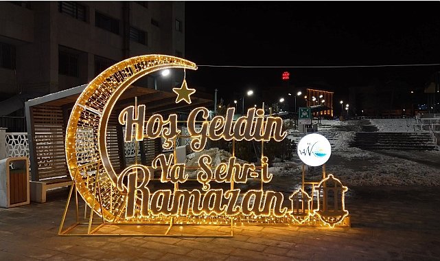 Van'da Ramazan ışıltısı: Kent meydanları görsel şölene dönüştü