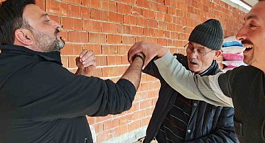 Vatandaşın çiftlik sahibi ile kurban pazarlığı renkli görüntüler oluşturdu