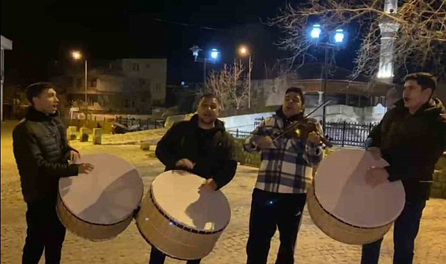 Yaklaşık bir asırdır sahura şarkılarla uyanıyorlar