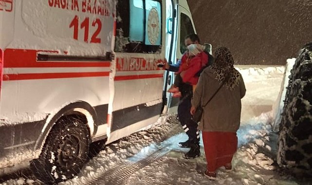 Yoğun kar engel olamadı: Ekipler hastayı 112'ye yetiştirdi