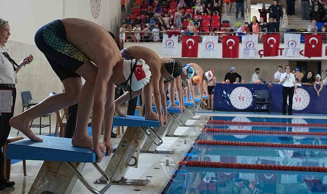 23 Nisan için kulaç attılar