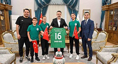 23 Nisan'da Başkanlık koltuğu çocukların oldu