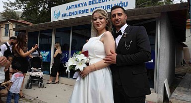 27 bin 20 depremzede çift evlilik kredisiyle yuvasını kurdu