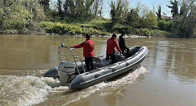 39 kişilik ekip seferber oldu: Nehre düşen küçük çocuktan 4 gündür iz yok
