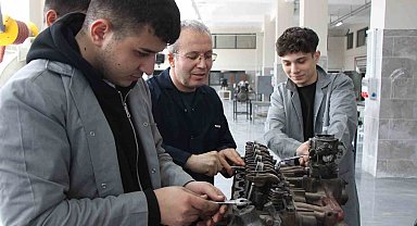 45 yaşında polislikten ayrılıp öğretmen oldu, emekliliğini 20 yıl uzattı