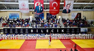 63 ilden 355 sporcu judo şampiyonası için Bilecik'te mücadele ediyor