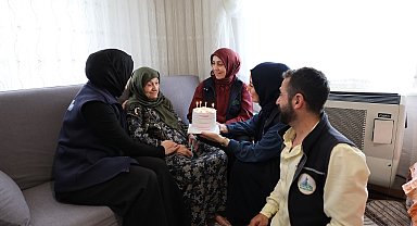 92 yaşındaki çınara doğum günü sürprizi