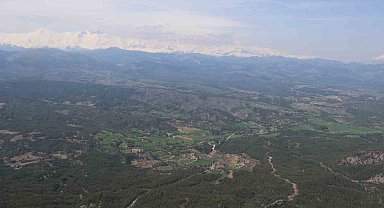 Adana'da bir yanda kar, bir yanda bahar