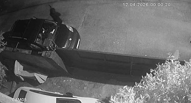 Adana'da kasklı saldırgan dehşeti: Eve tüfekle kurşun yağdırdı