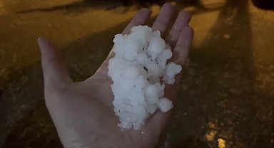 Adıyaman'a fındık büyüklüğünde dolu yağdı