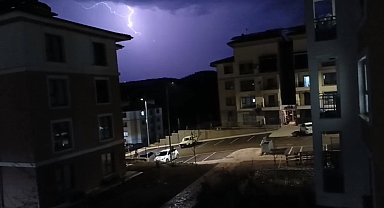 Adıyaman'da şimşekler geceyi aydınlattı