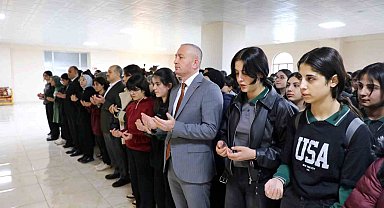 Ağrı'da okullarda eğitim, Kahramanmaraş'ta hayatını kaybedenler için okunan Fatiha ile başladı