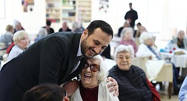 AK Parti İstanbul İl Başkanı Abdullah Özdemir'den huzurevinde duygulandıran buluşma
