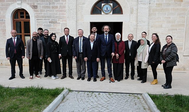AK Parti İstanbul Milletvekilleri, cuma günleri sahaya inerek vatandaşlarla buluşuyor