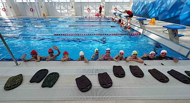 Akçaabat'ta minik yüzücüler yetişiyor