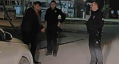 Aksaray polisinin elinde keser olan adamla imtihanı kamerada