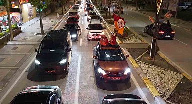 Aksaray sokaklarında Galatasaraylıların coşkulu kutlaması