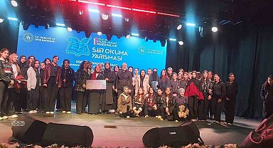 Akyakalı Aleyna Kurtbaş şiir okuma yarışmasında bölge birincisi oldu