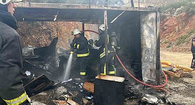 Alanya'da işçilerin kaldığı konteyner alevlere teslim oldu