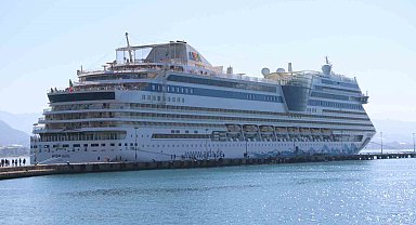 Alanya'ya lüks kruvaziyer ile 2 bin turist geldi