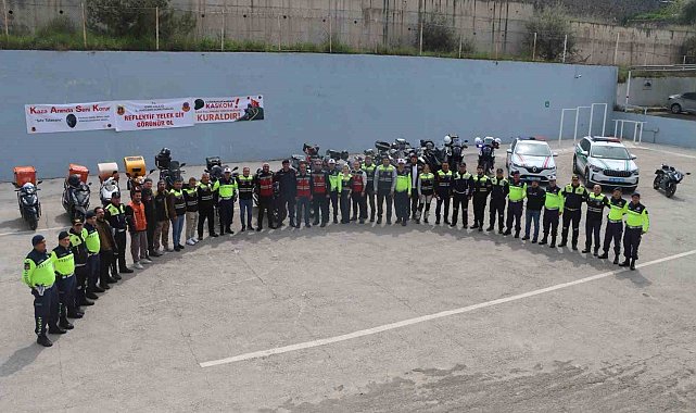 Aliağa'da motosiklet sürücülerine jandarmadan 'Güvenli Sürüş' eğitimi