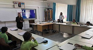 Anadolu Üniversitesi'nden Oklubalı Sabri Kahvecioğlu İlkokulu'nda girişimcilik eğitimi
